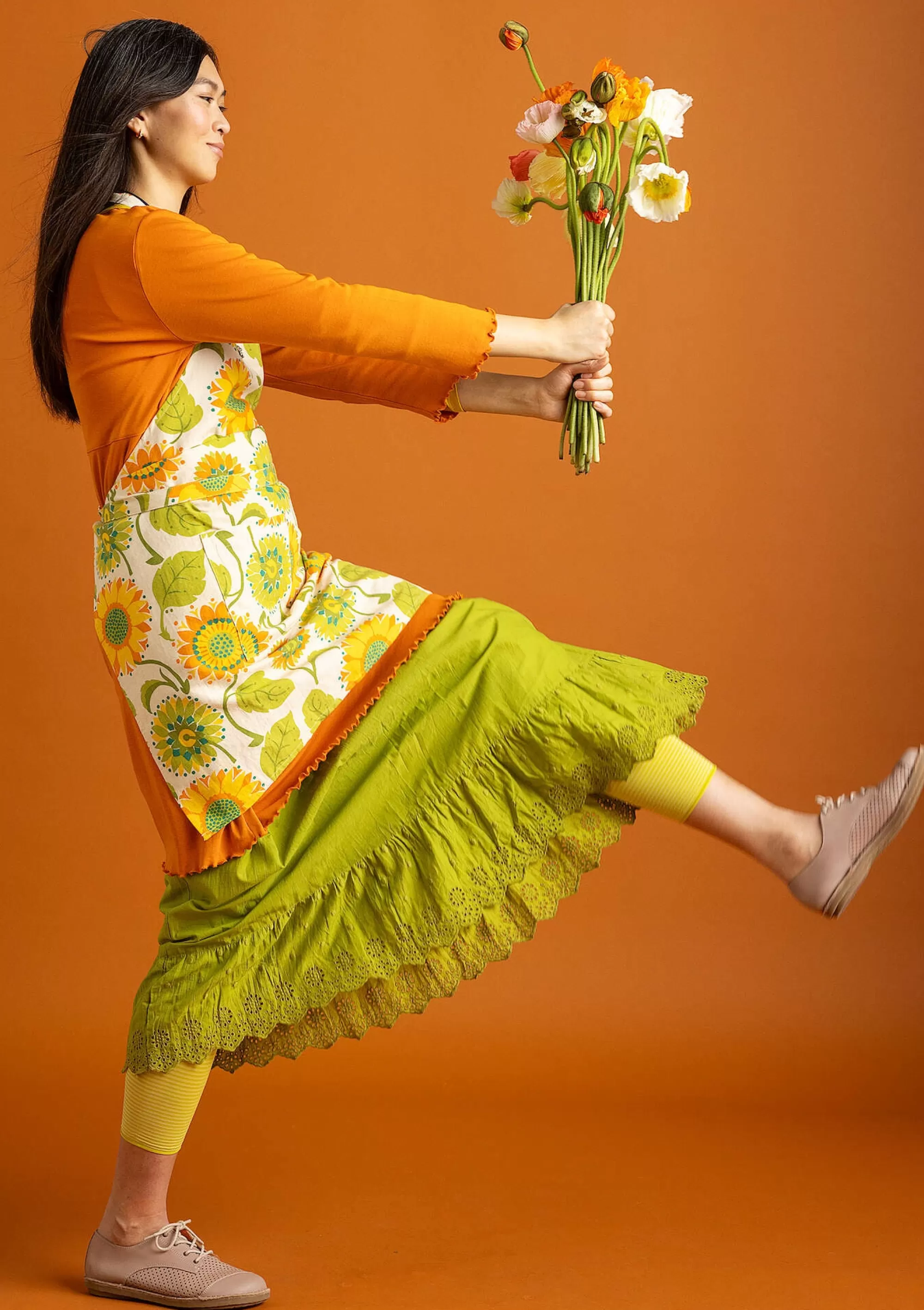 Shop Gudrun Sjödén Förkläde Sunflower I Ekologisk Bomull/ Lin ljus sand